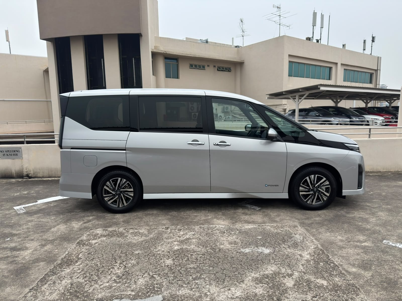 Nissan Serena e-POWER Highway Star Prestige photo 9